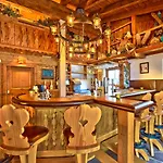 Chalet Alpendorf Anno Dazumal Tux