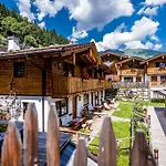 Alpendorf Anno Dazumal Chalet Tux