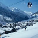 Alpendorf Anno Dazumal Chalet Tux
