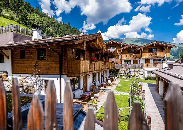 Alpendorf Anno Dazumal Chalet Tux